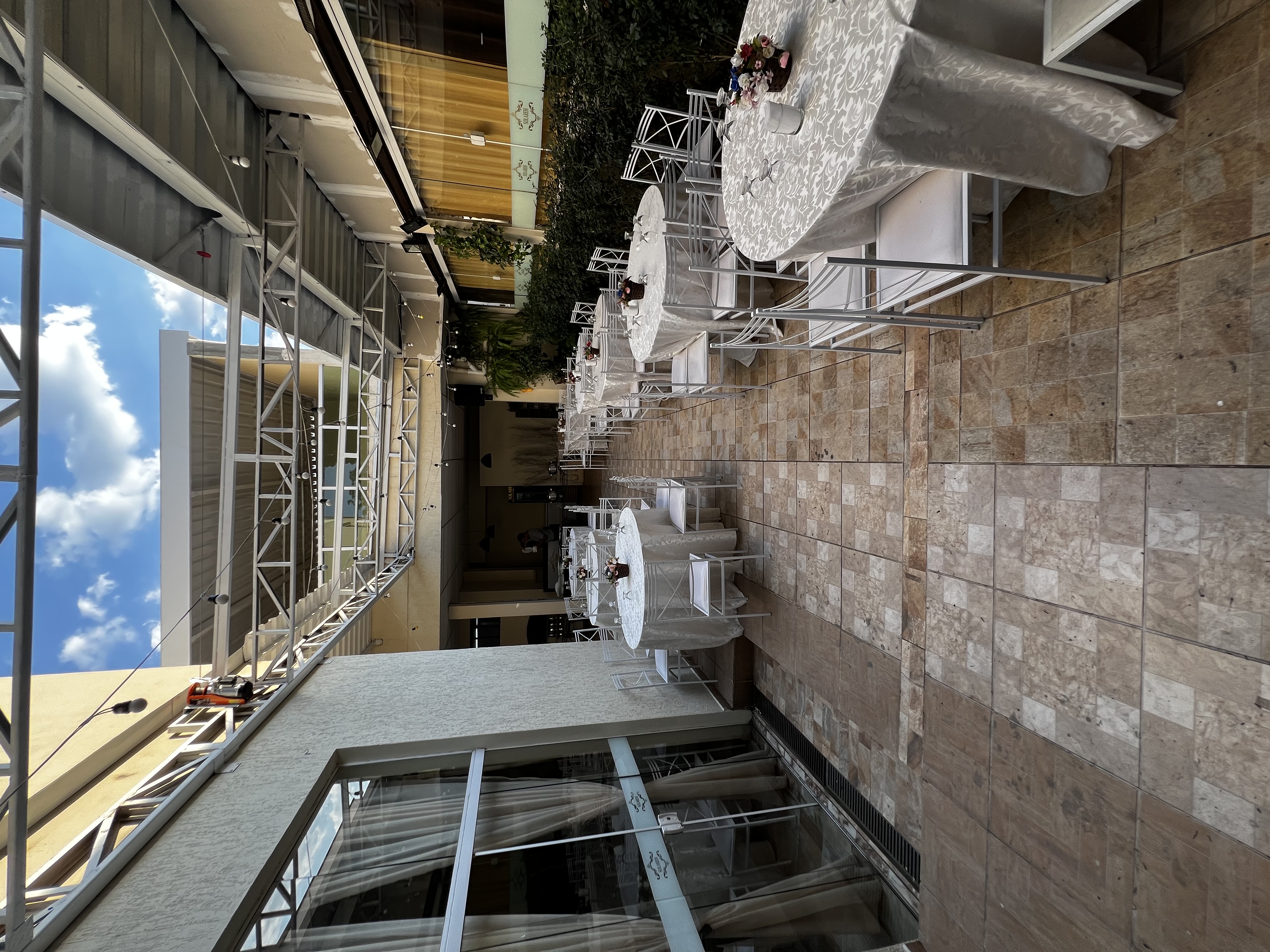 Área externa do Espaço Solareh montada para evento